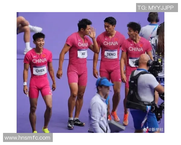 中国男子国家足球队奋战国际赛场展现拼搏精神与团队合作魅力